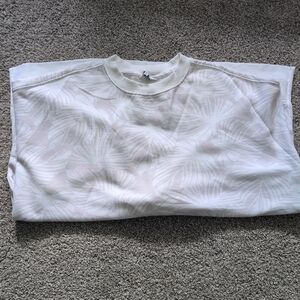 Crown & Ivy Textured White Top